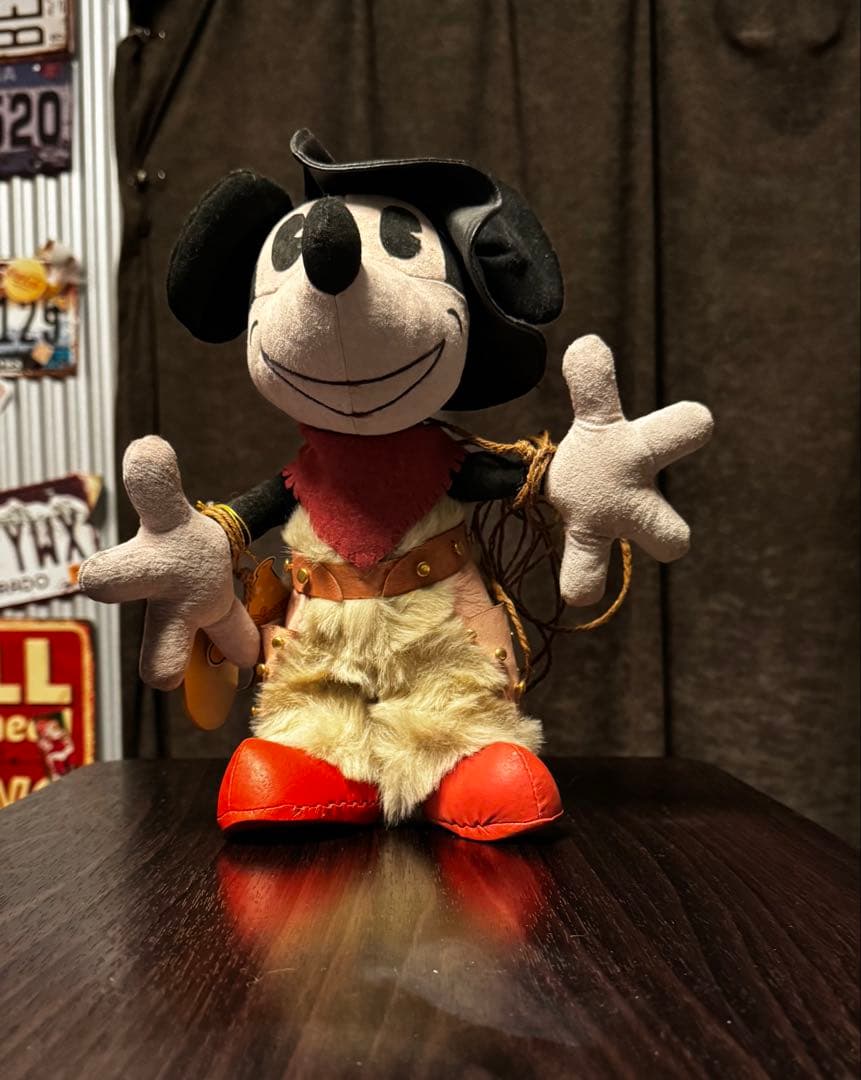 ミッキー生誕72周年記念：限定カウボーイミッキー