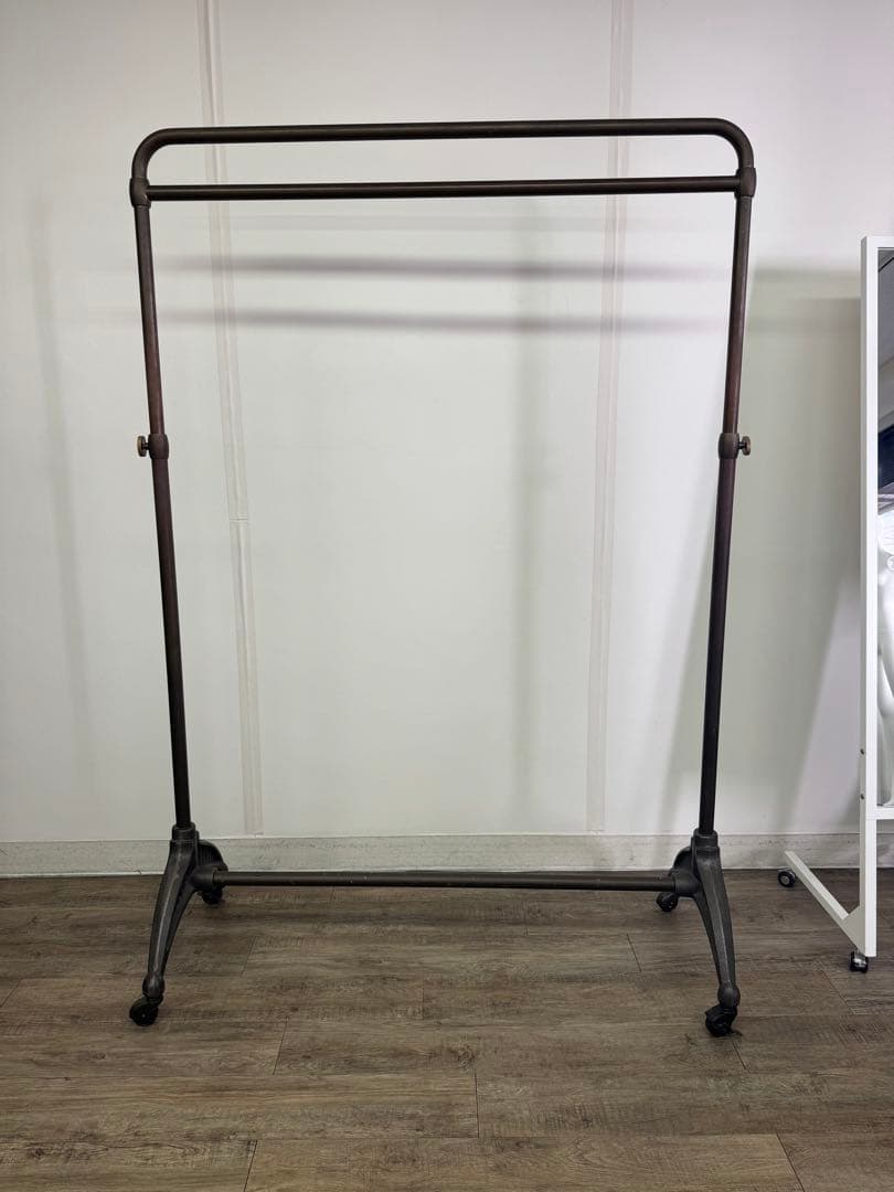 m13261010です　西川金太郎　ハンガーラック　2本分