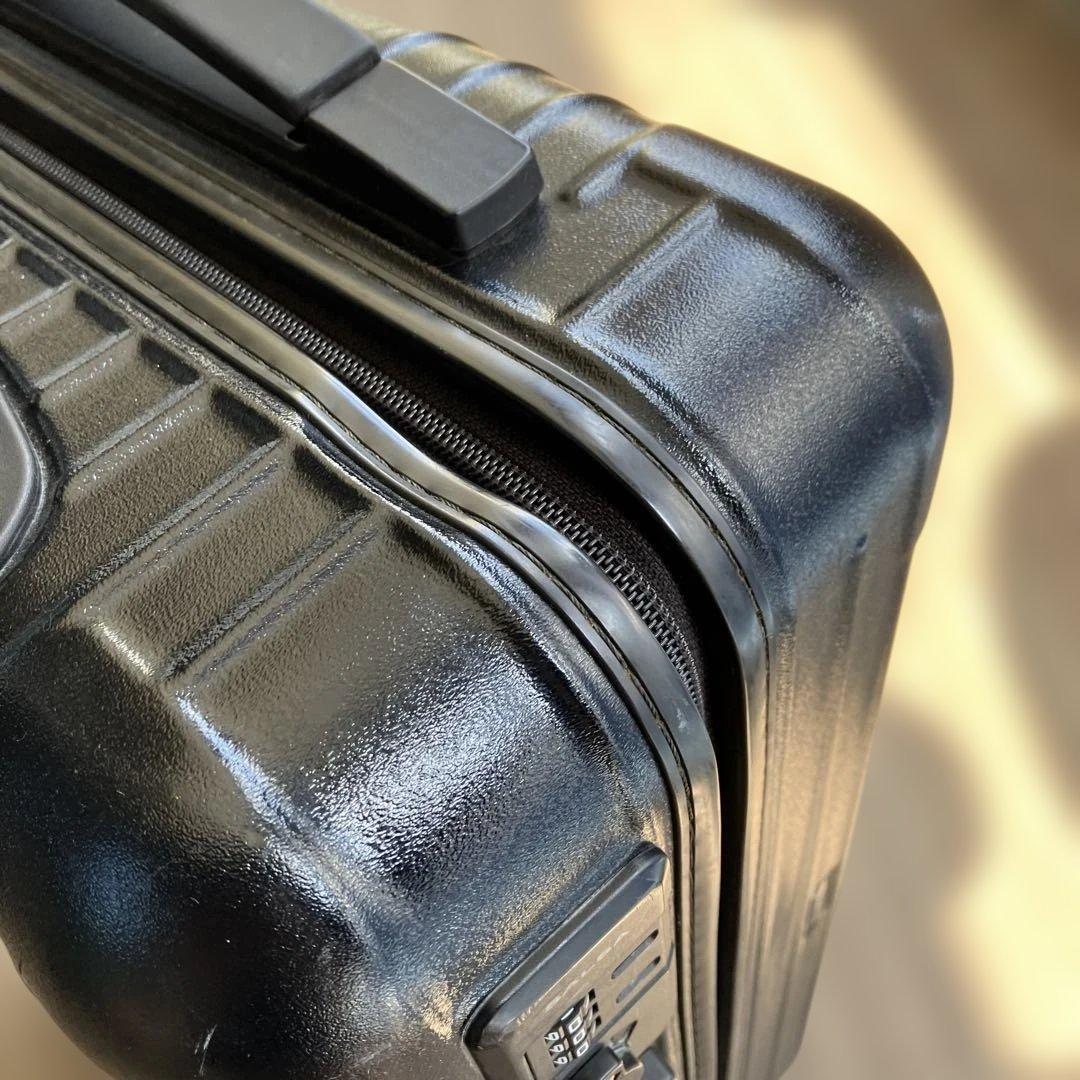 RIMOWA ブラック キャリーケース　Sサイズ　機内持ち込み　黒　4輪