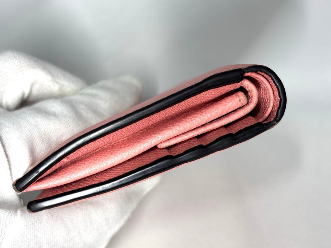 【良品】サルヴトーレフェラガモ　二つ折り財布