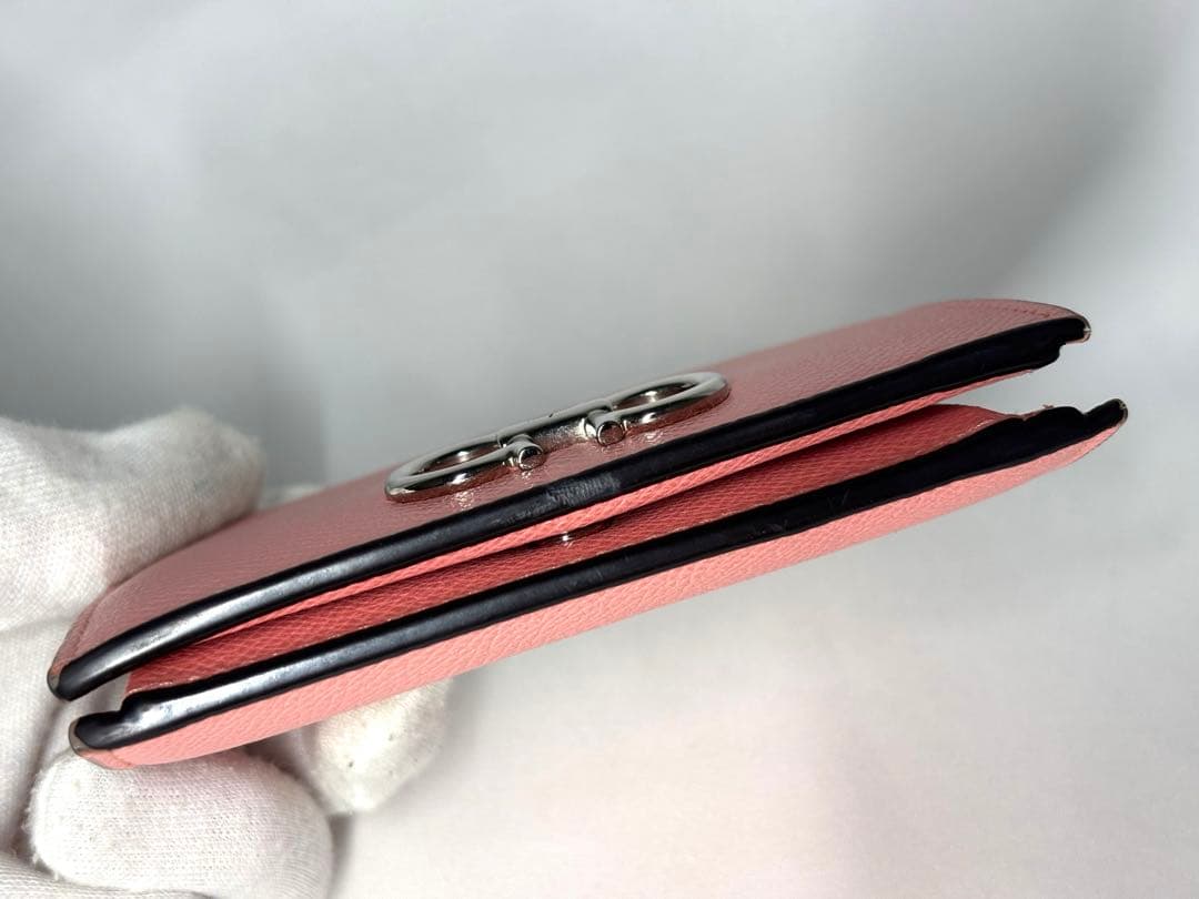 【良品】サルヴトーレフェラガモ　二つ折り財布