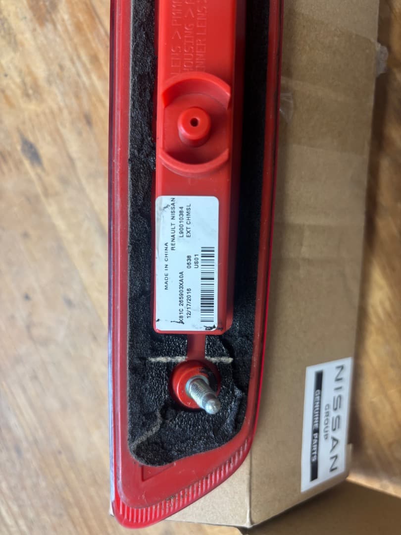 キャラバン NV350 ハイマウントストップランプ