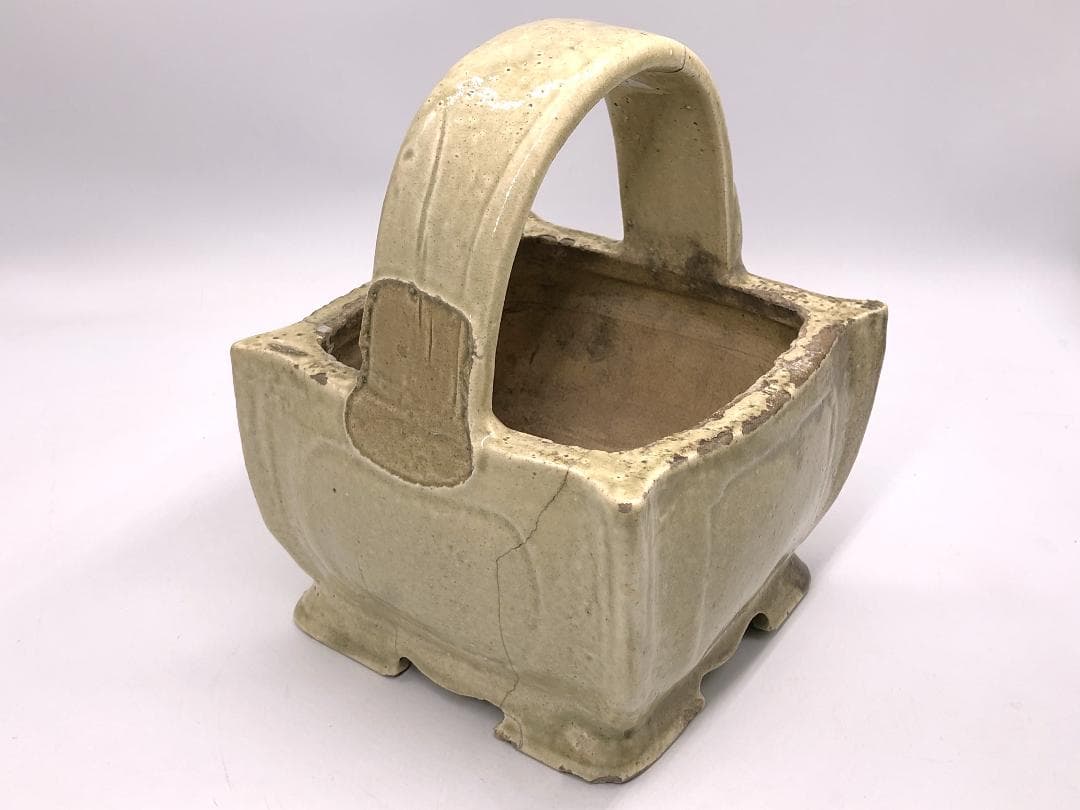 【 逆蕨手貼花文手炉 】 　ヘレニズム文化