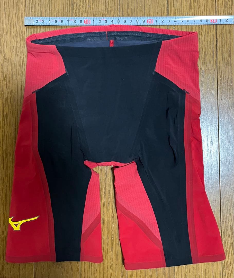 【新品同様】ミズノ 男子競泳水着 XS FINAマーク 大会用