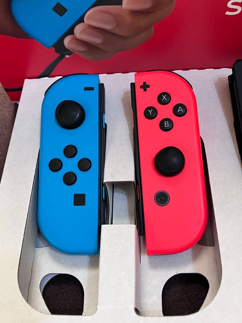 ♡*♡様 Nintendo Switch 本体 赤/青 Joy-Con付き