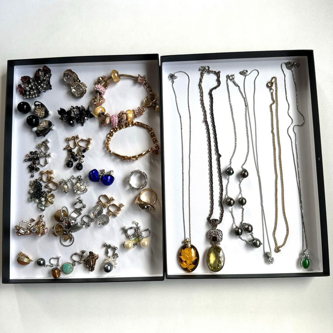 遺品整理　アクセサリーまとめ イミテーション　28個