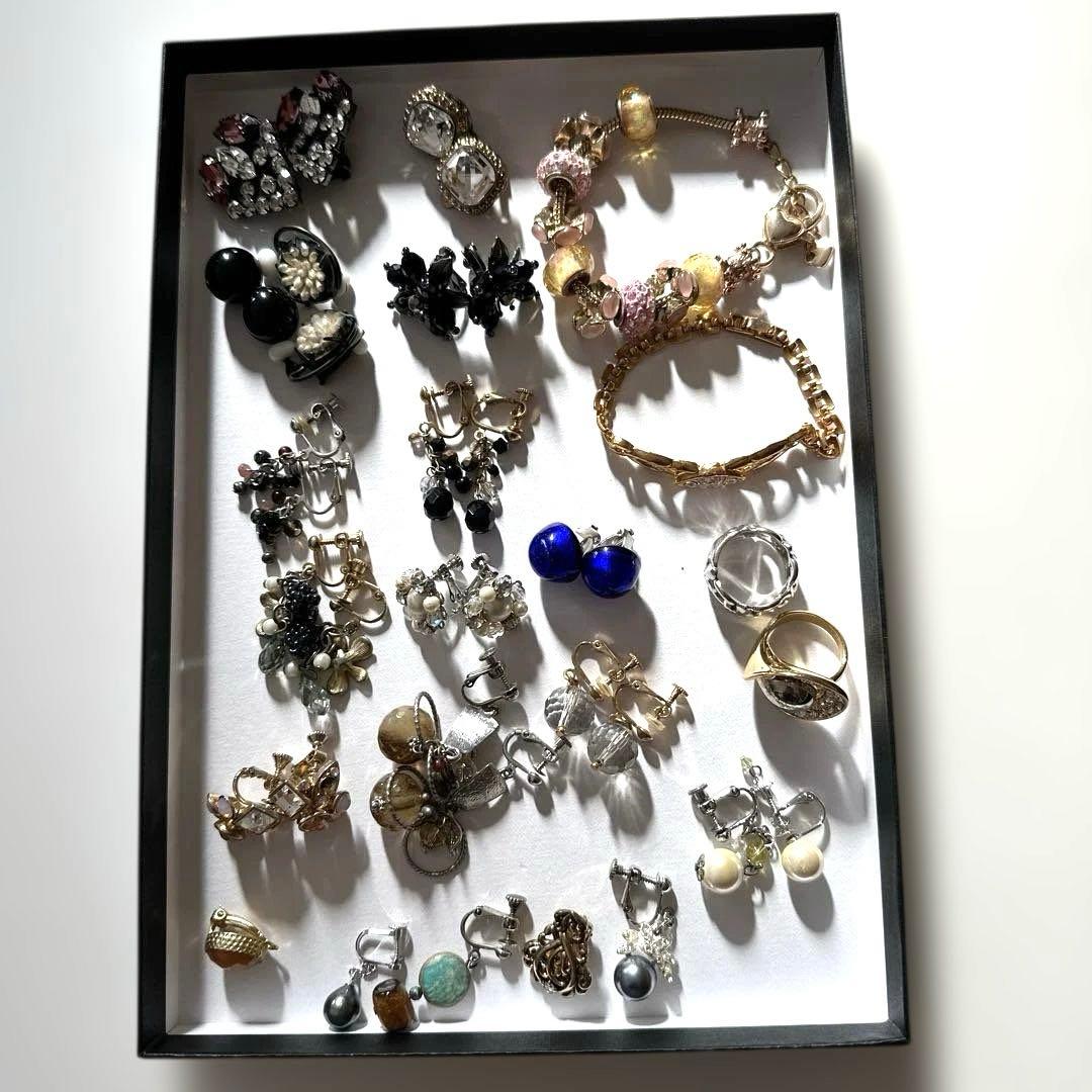 遺品整理　アクセサリーまとめ イミテーション　28個
