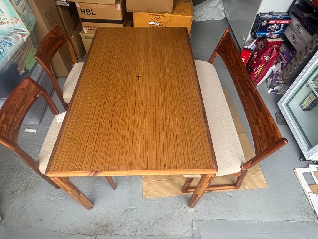 EDDA ダイニングテーブルとアームチェア2脚セット