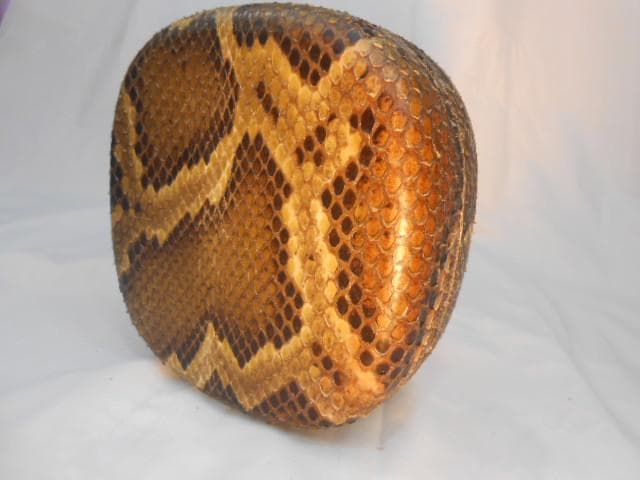 新品未使用H1現品販売(送料無料)16.980円　沖縄三線専用　蛇皮強化チーガ