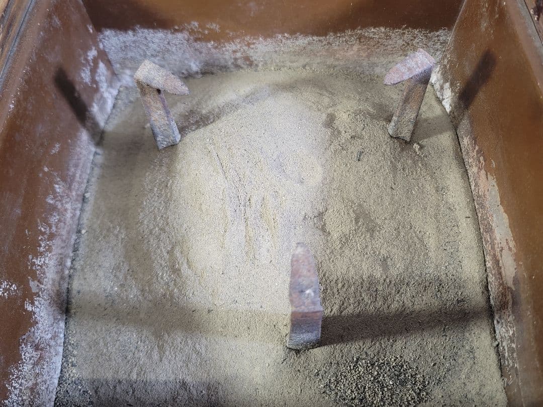 DT597 侘び寂び 古材 舟板 四方 火鉢 五徳付 古民具