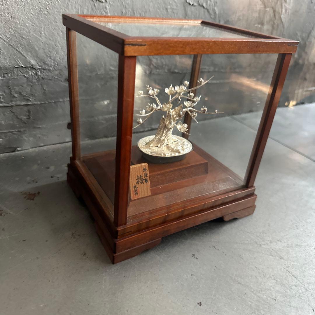 銀製 梅の木の彫刻 ガラスケース付き　光則作
