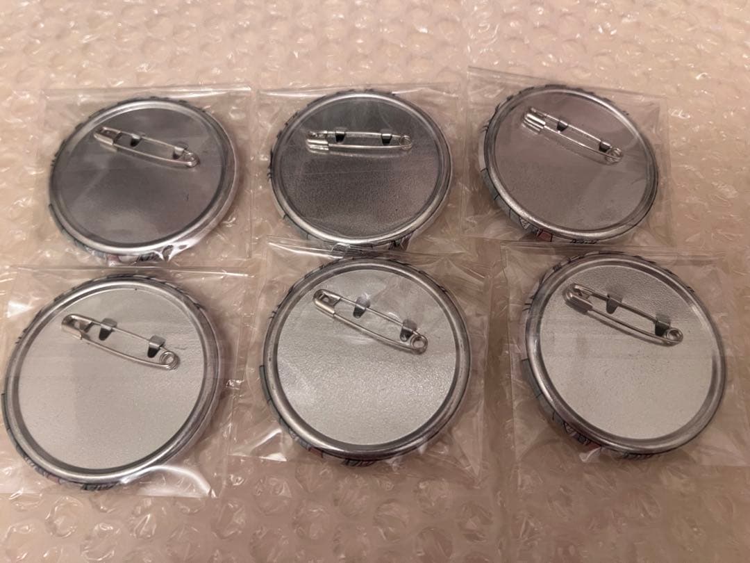 進撃の巨人 ミカサ きゃにめ 缶バッジ6点 ポストカード11枚