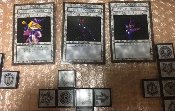 遊戯王 非売品 ダンジョンダイスモンスターズBOX ブラックマジシャン　シルバー
