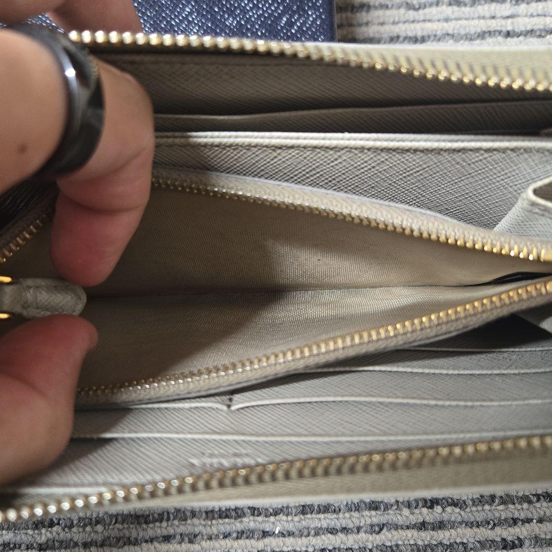 プラダの長財布　PRADA　グレー