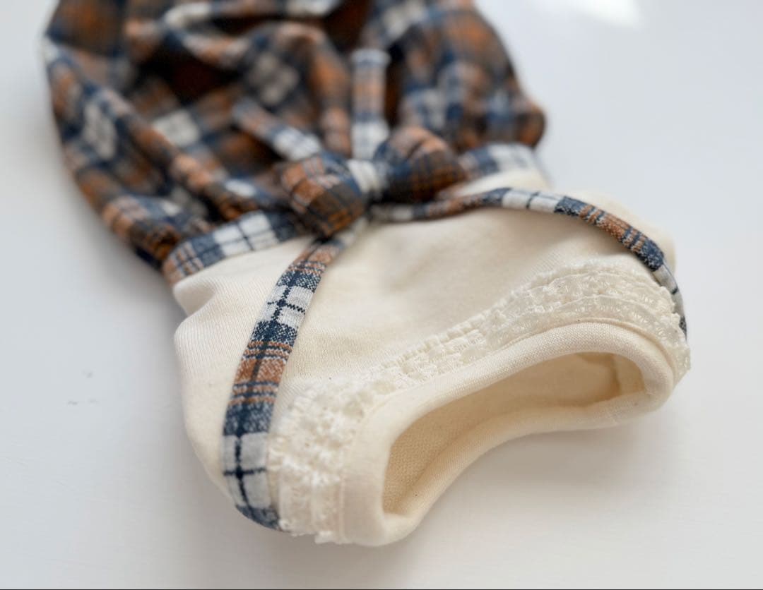 サラダページです　ダックスフンド　犬服　わんこ服　ロンパース　ミモザ　春