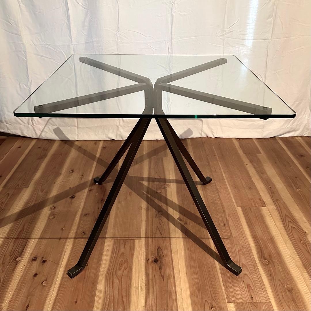 ガラステーブル 「CUGINO」 design by Enzo Mari