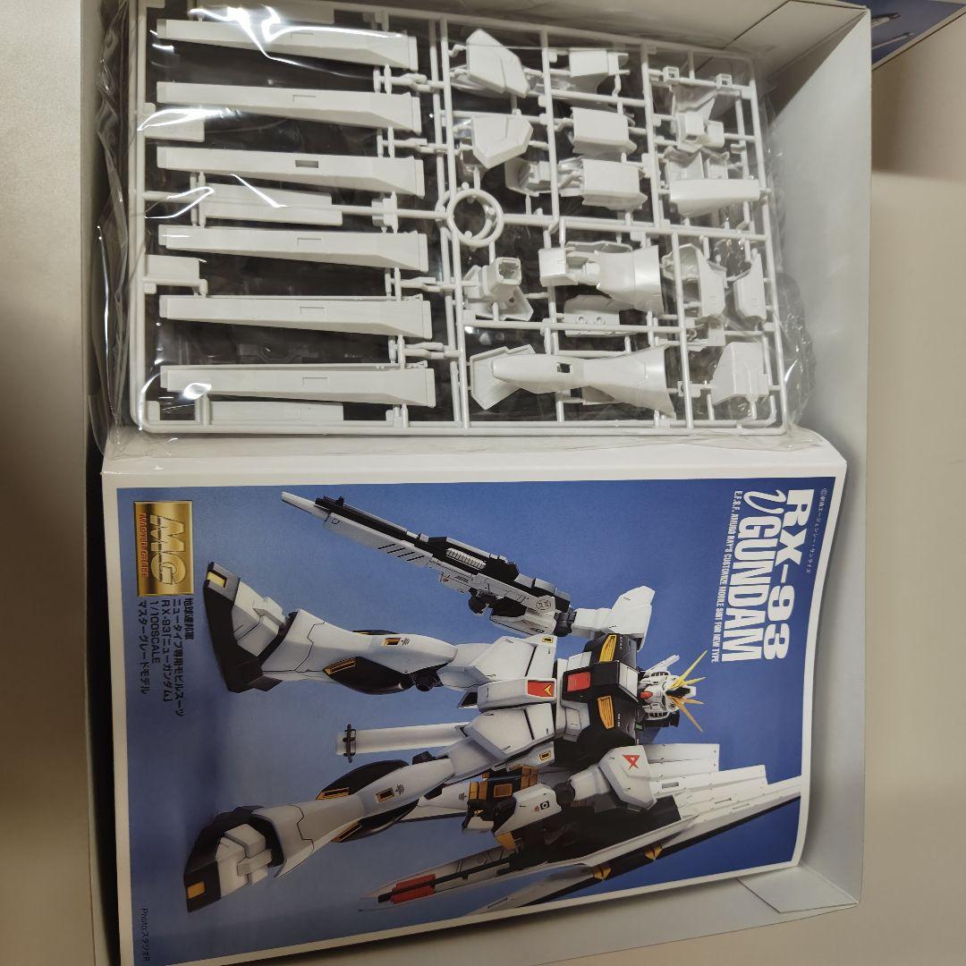 RX-93 νガンダム MG 1/100 プラモデル