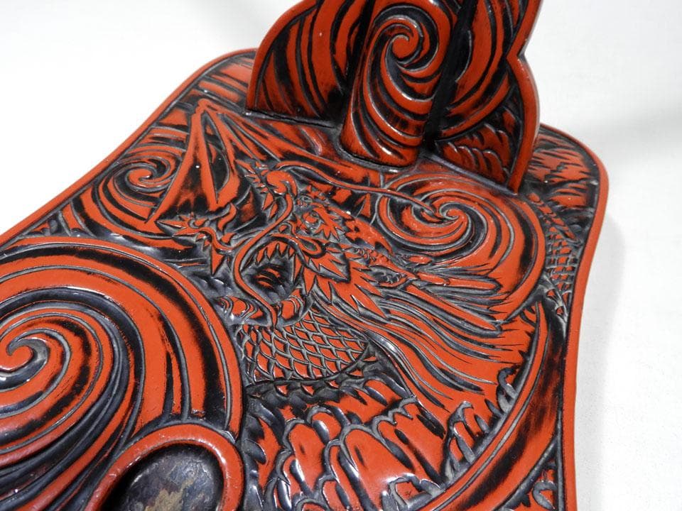 ●深彫 堆朱 太刀掛 刀立て 刀掛け 御愛刀守護 仙台堆朱 渦龍 太刀掛 一振掛