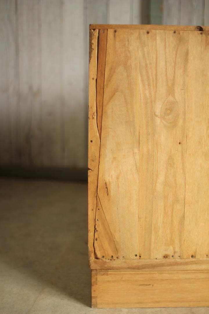 古い木製の引き出し4杯　チェスト　桐箪笥　昭和レトロ　タンス　古家具　古民家