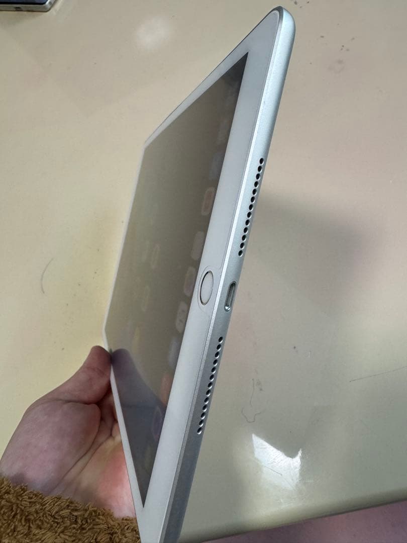 iPad第8世代 32GB シルバー　WiFi