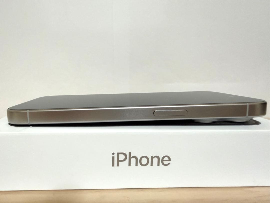 Apple iPhone 15Pro ホワイトチタニウム 128GB おまけ付き