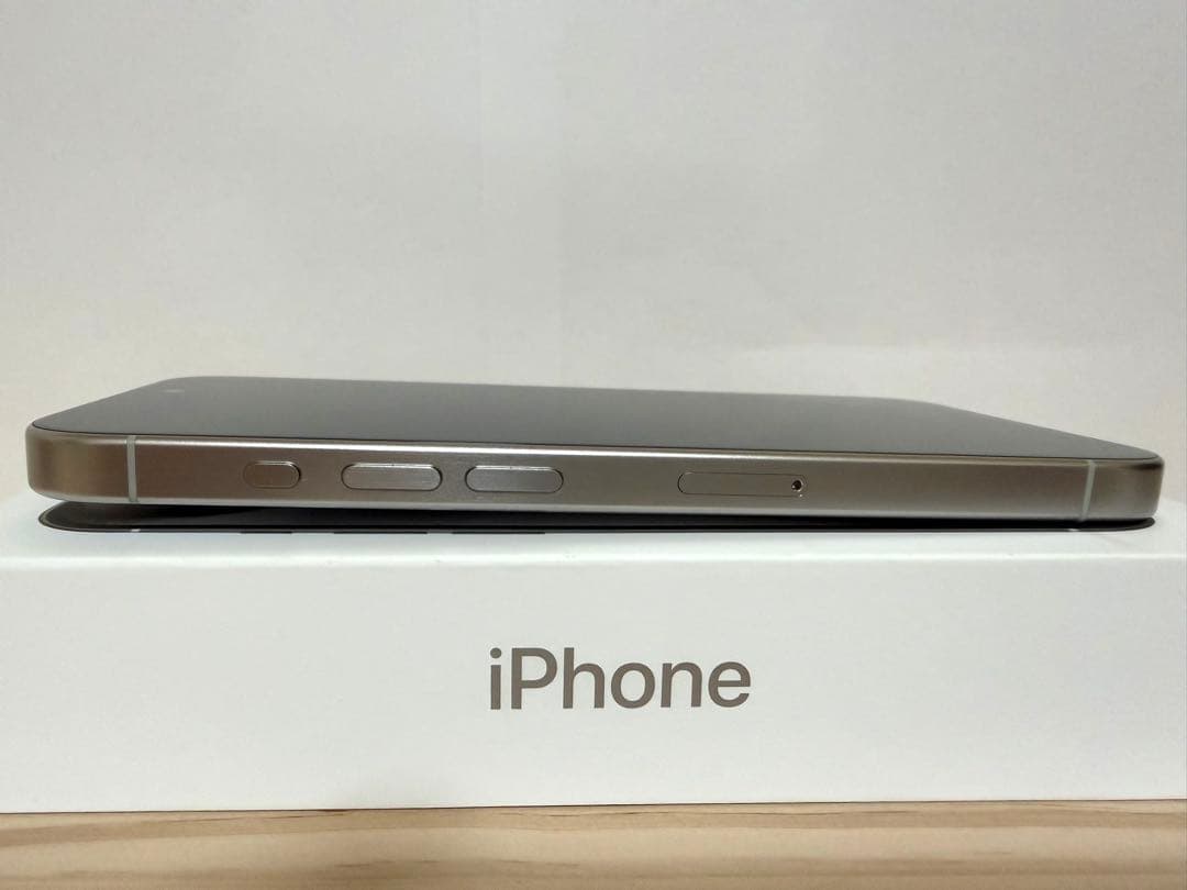 Apple iPhone 15Pro ホワイトチタニウム 128GB おまけ付き