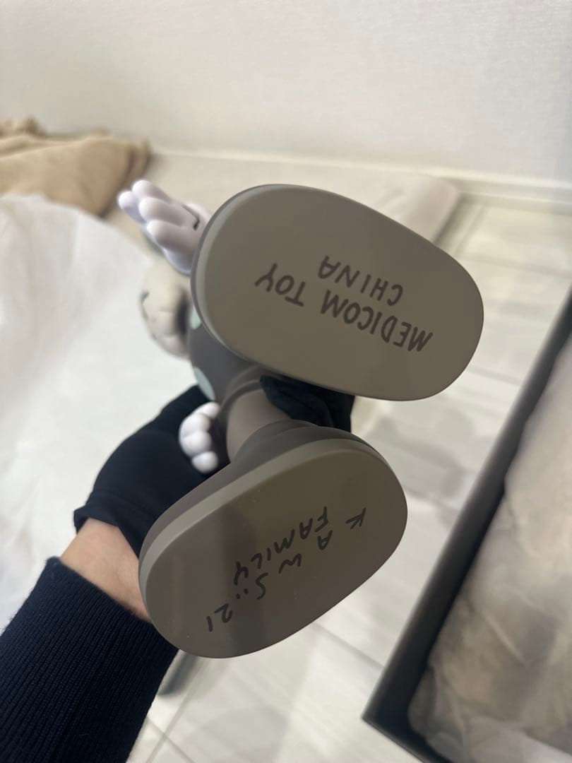 kaws family brown カウズ フィギュア