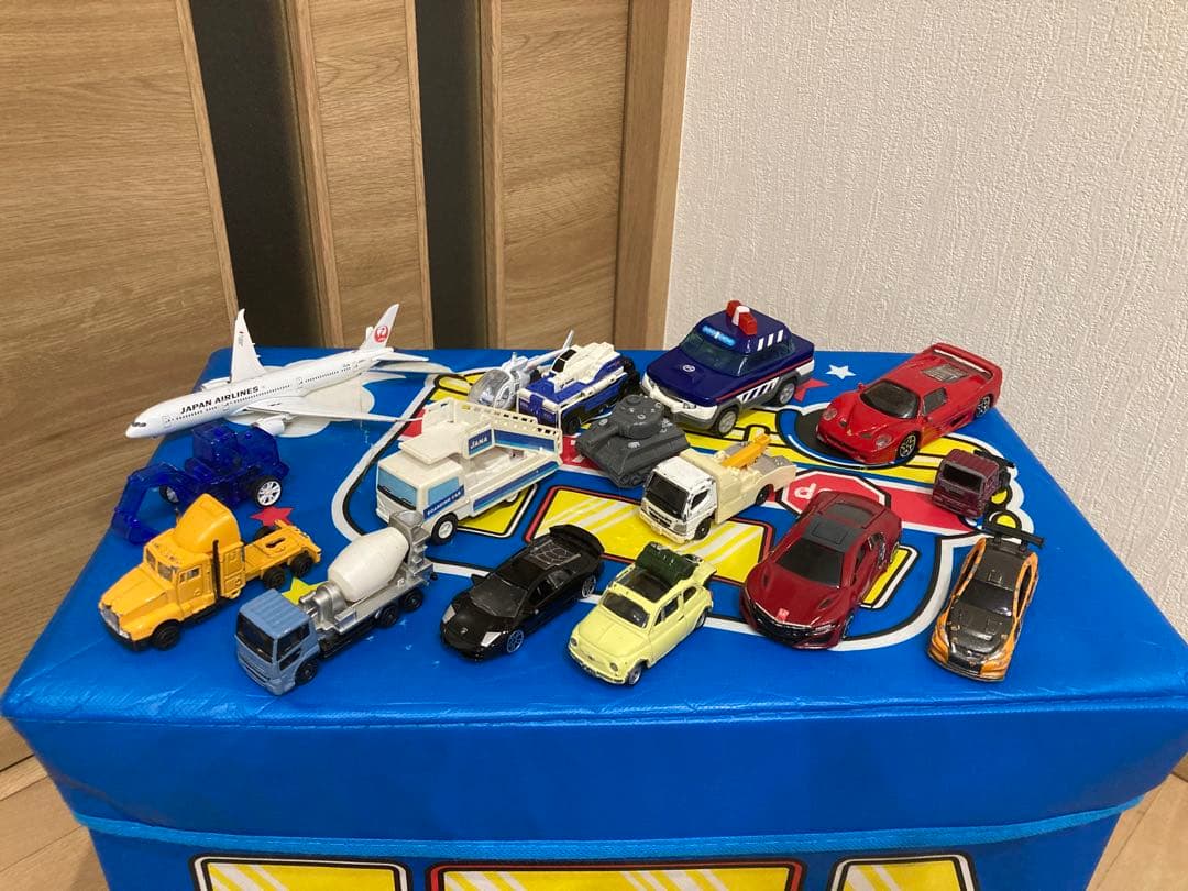 トミカセット スクールバス収納付き