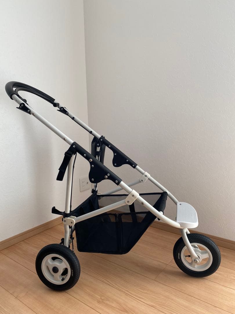 【極美品】エアバギー AIRBUGGY フレームのみ ホワイト 白 ペットカート