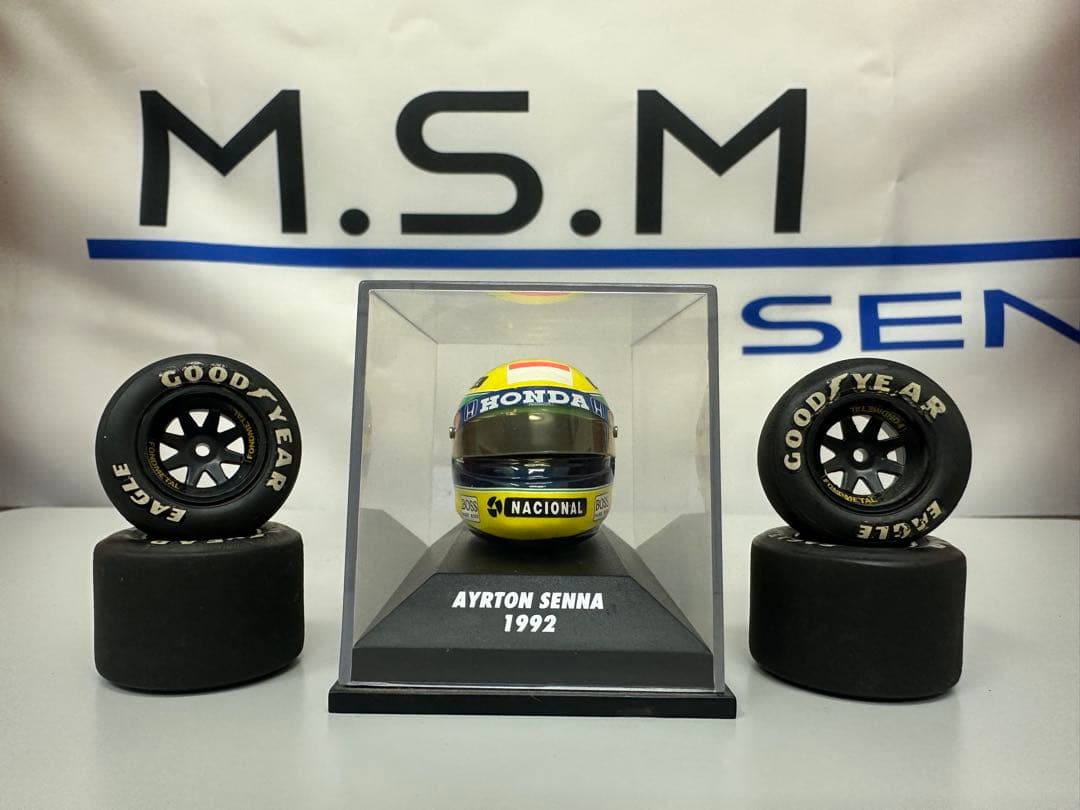 Ayrton Senna 1992 ヘルメット、HONDAF1記念盾セット