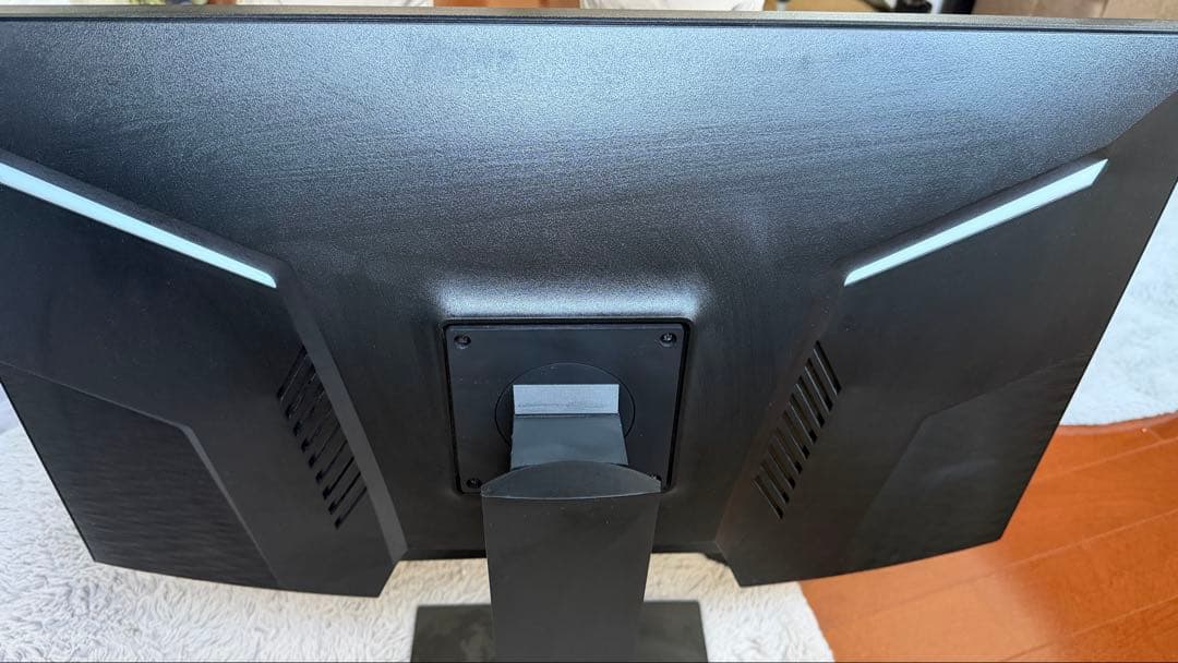 28インチ 4K ゲーミングモニター