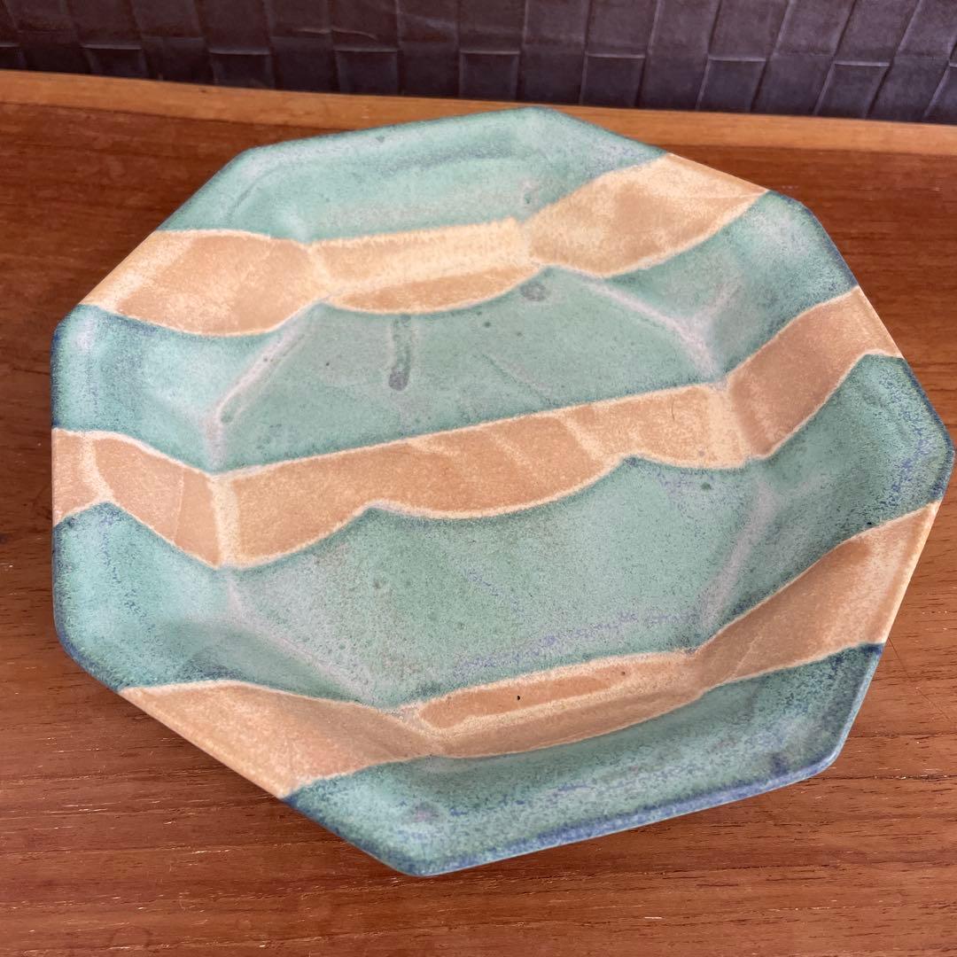 吉野瞬　八角皿　青緑とベージュの陶器皿