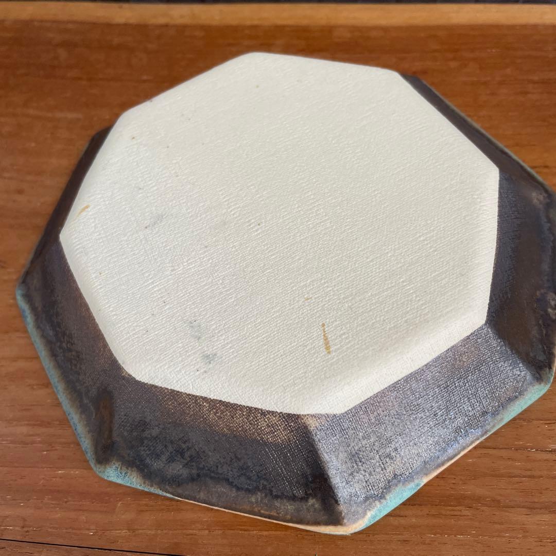 吉野瞬　八角皿　青緑とベージュの陶器皿