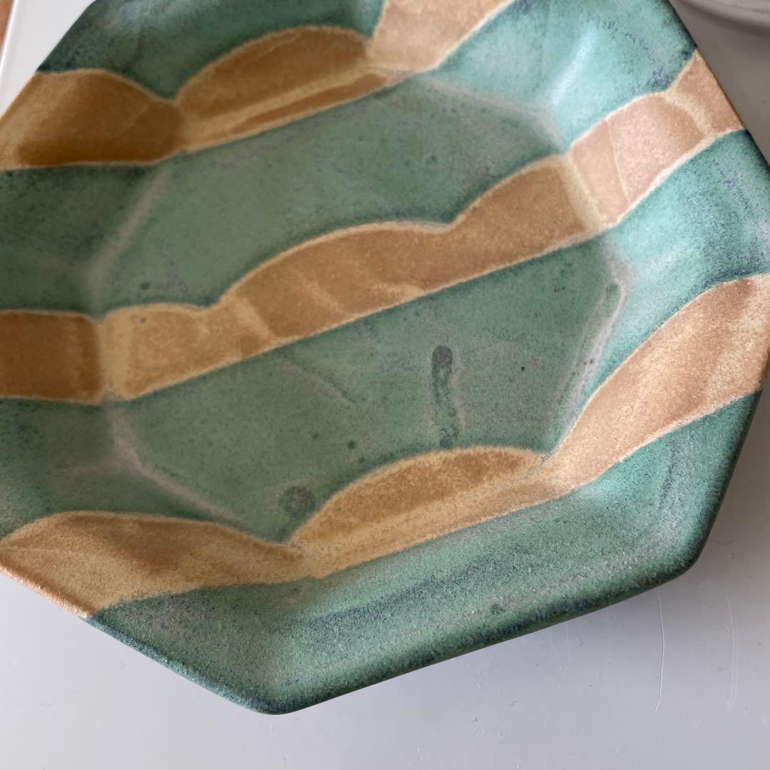 吉野瞬　八角皿　青緑とベージュの陶器皿