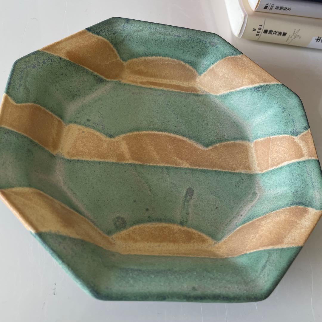 吉野瞬　八角皿　青緑とベージュの陶器皿