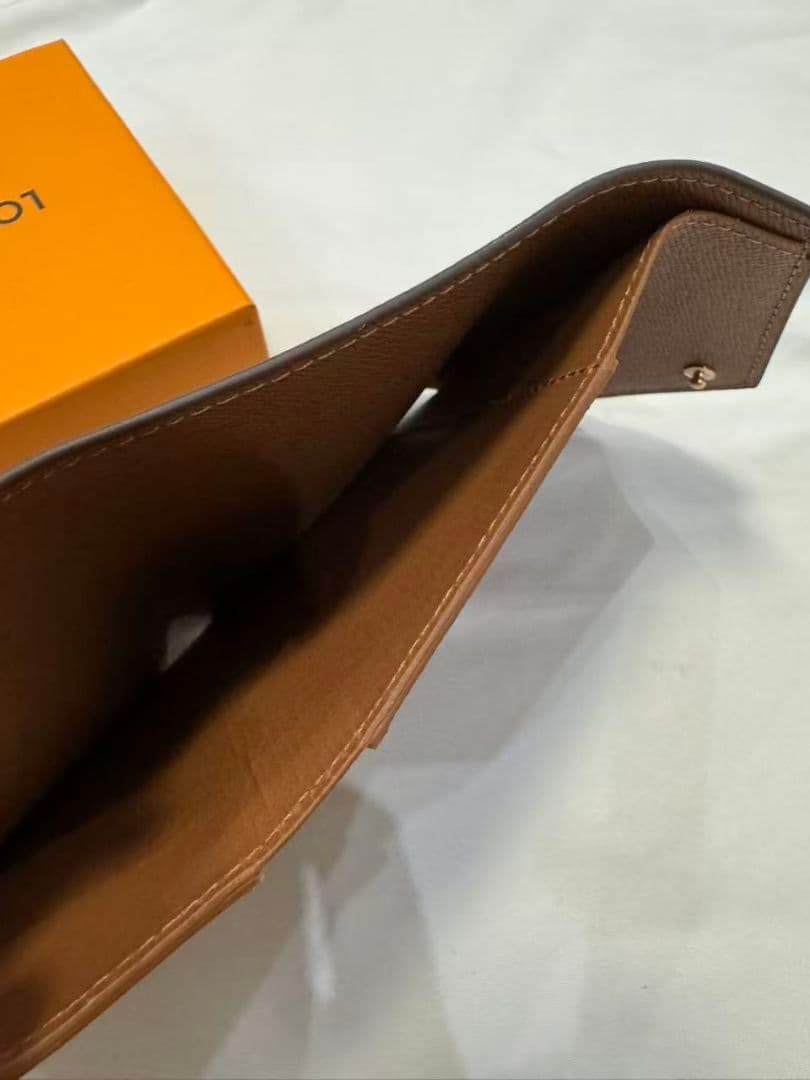 【付属品完備】極美品 三つ折り財布