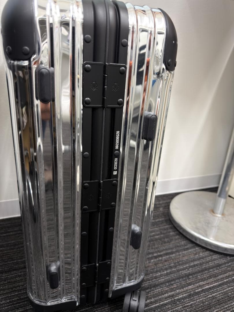 RIMOWA×MONCLER 限定発売キャリーケース 機内持ち込み可能