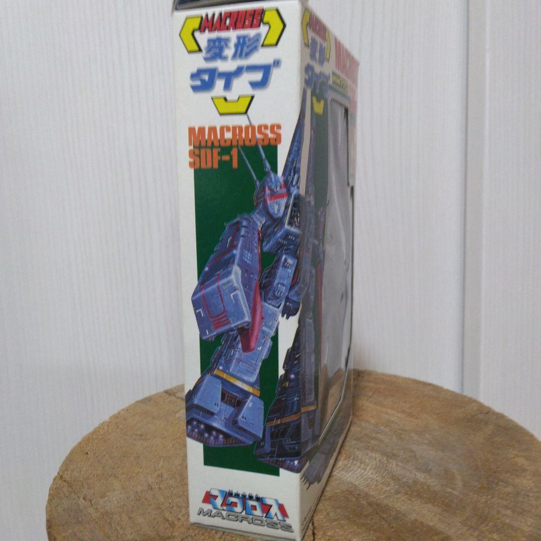 タカトク　超時空要塞マクロス SDF-1 変形タイプ　ロボット　シール付き