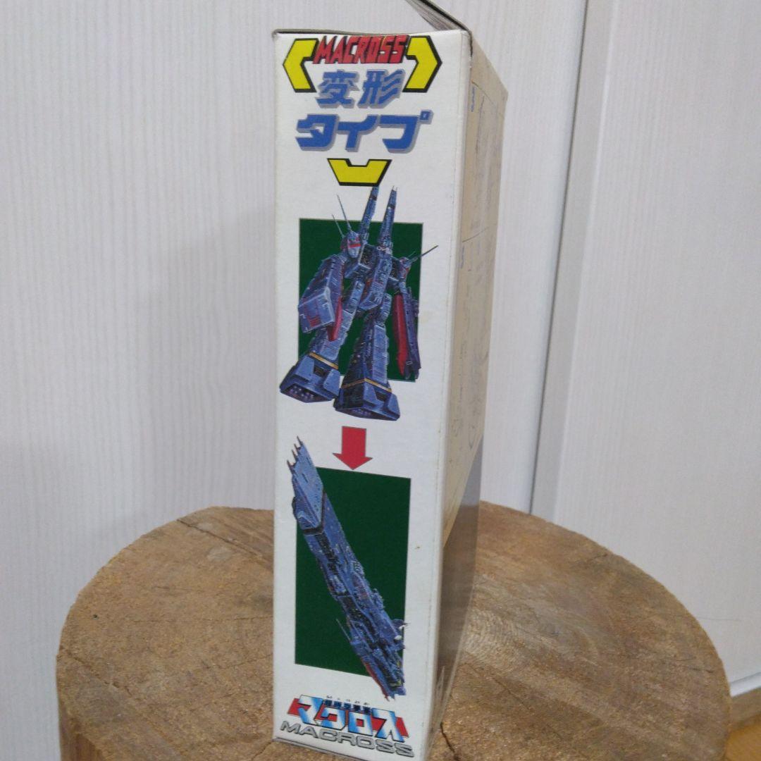 タカトク　超時空要塞マクロス SDF-1 変形タイプ　ロボット　シール付き
