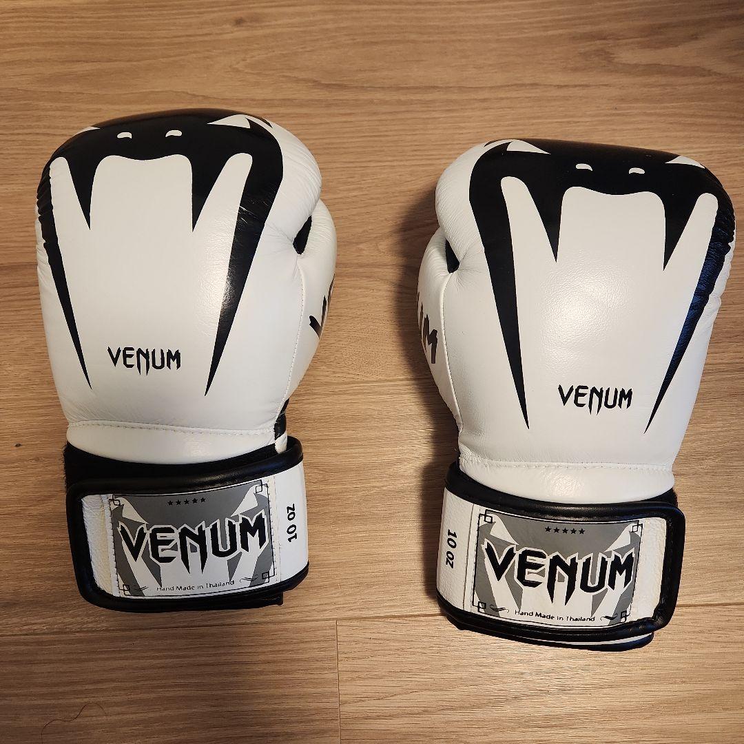 Venum ボクシンググローブ 10 oz ホワイト/ブラック
