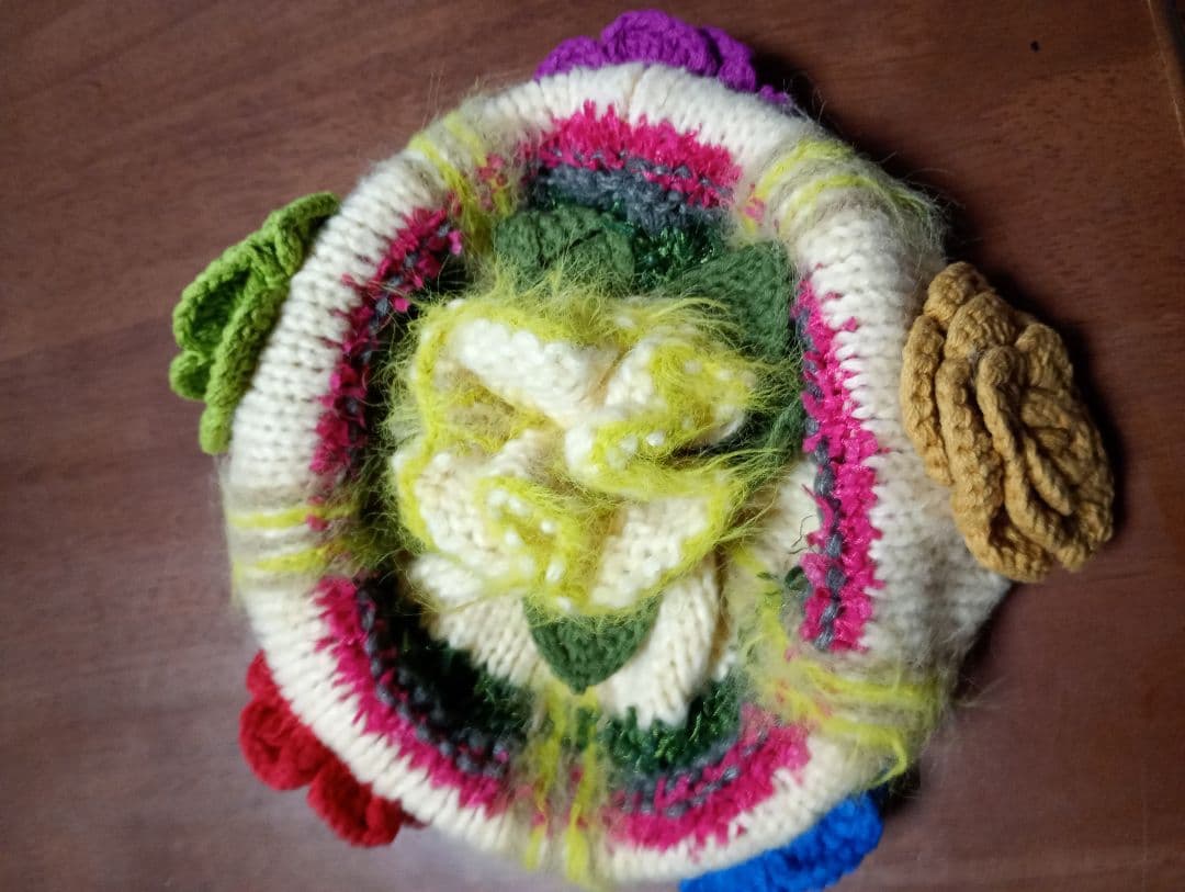 アルベロベロ　新品未使用　　　　　　カラフル花モチーフニット帽