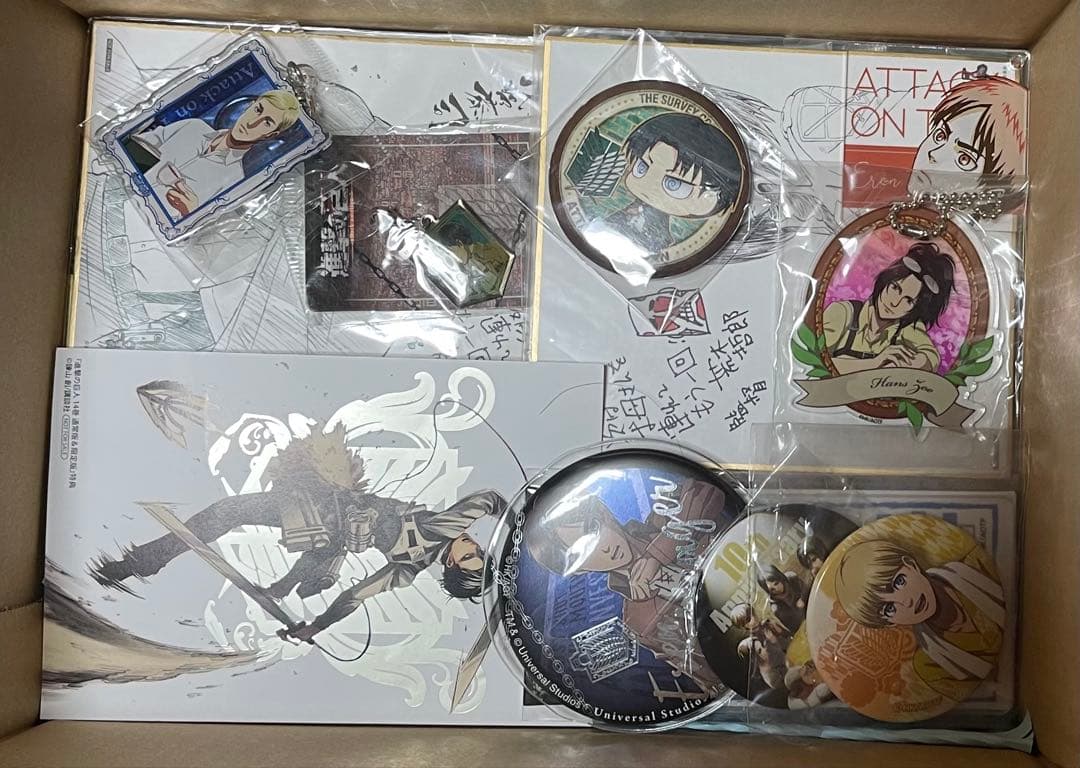 進撃の巨人 グッズ　まとめ売り　100個以上　一箱限定