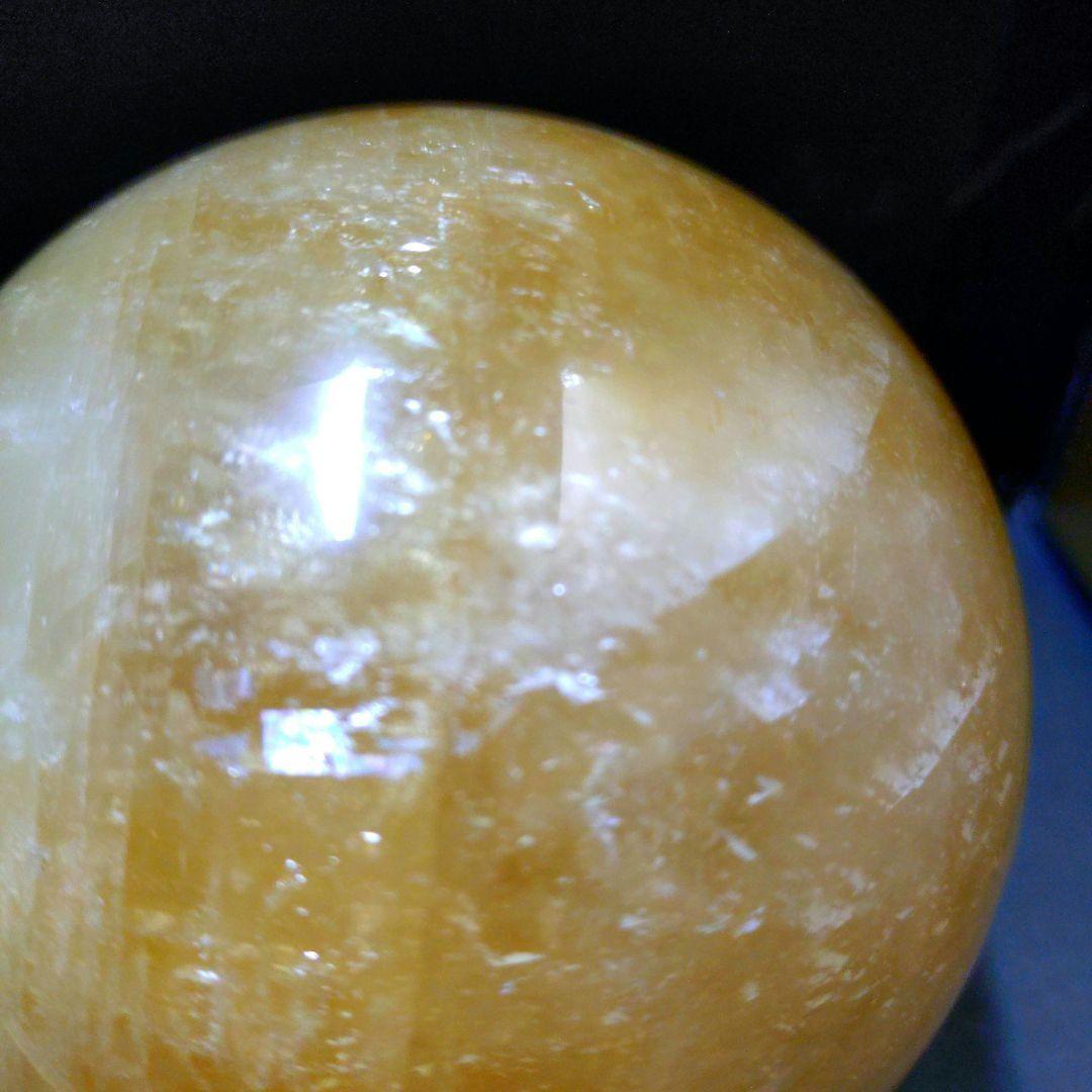 ハニーカルサイト　丸玉　スフィア　約1.4Kg　木製台座付き　③