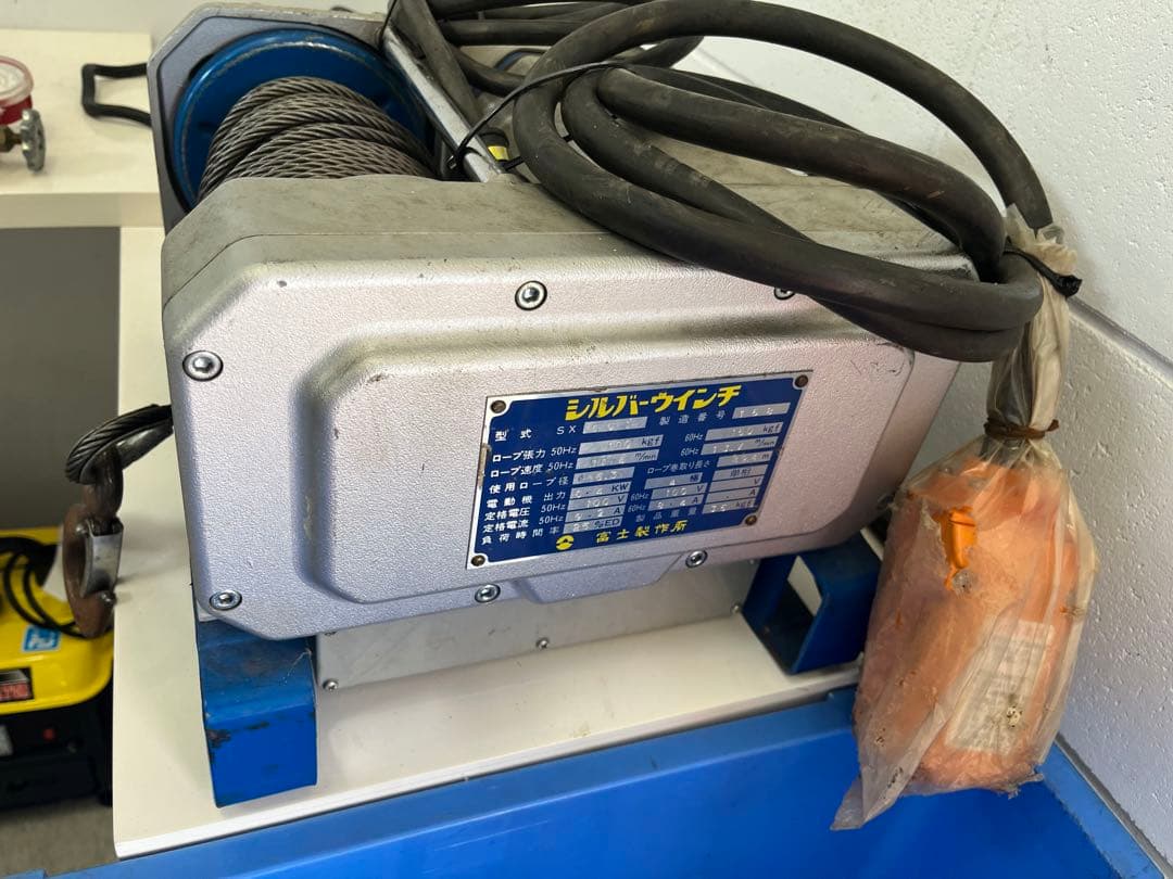 富士製作所　100V 電動ウインチ　180Kg