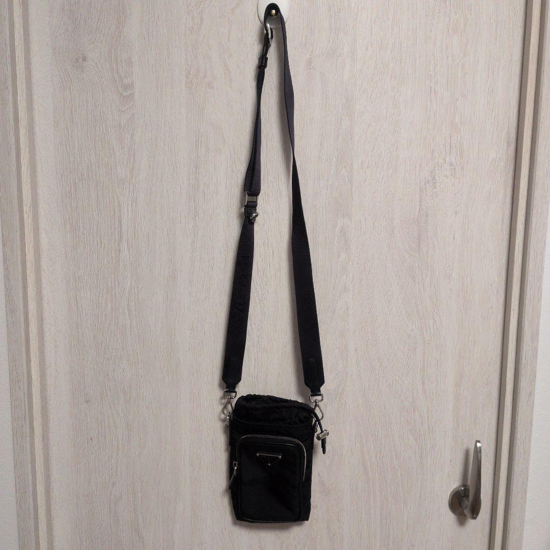 こここ　美品　プラダ　フォンケース