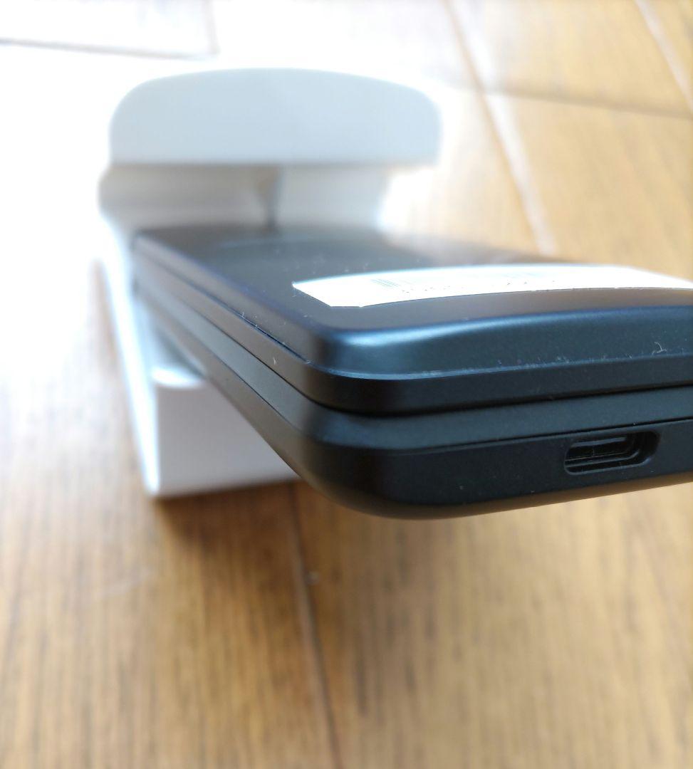 ★タピオカカポ★　GRATINA KYF42 ブラック　携帯電話