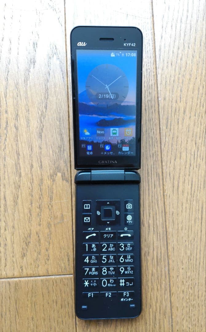 ★タピオカカポ★　GRATINA KYF42 ブラック　携帯電話