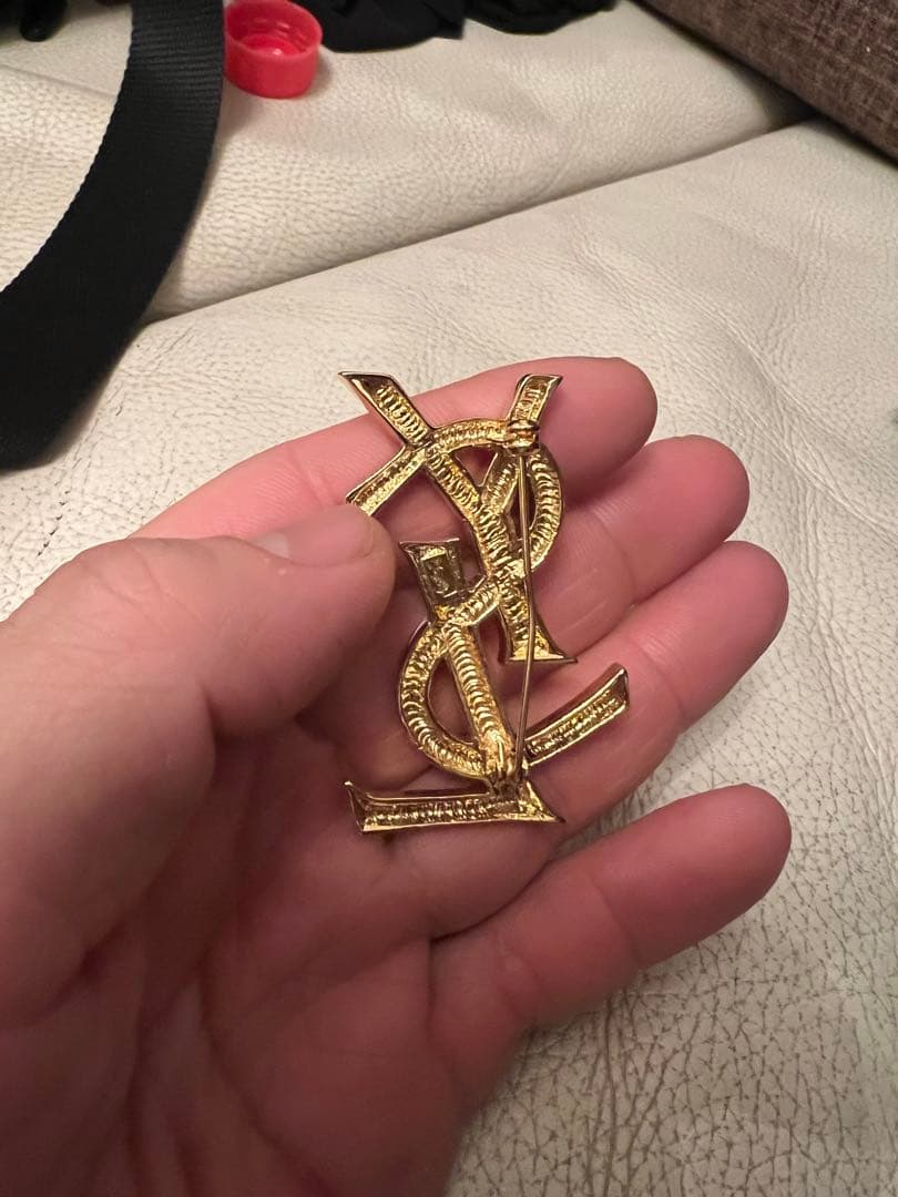 確実正規品Yves Saint Laurent イヴサンローラン ブローチ