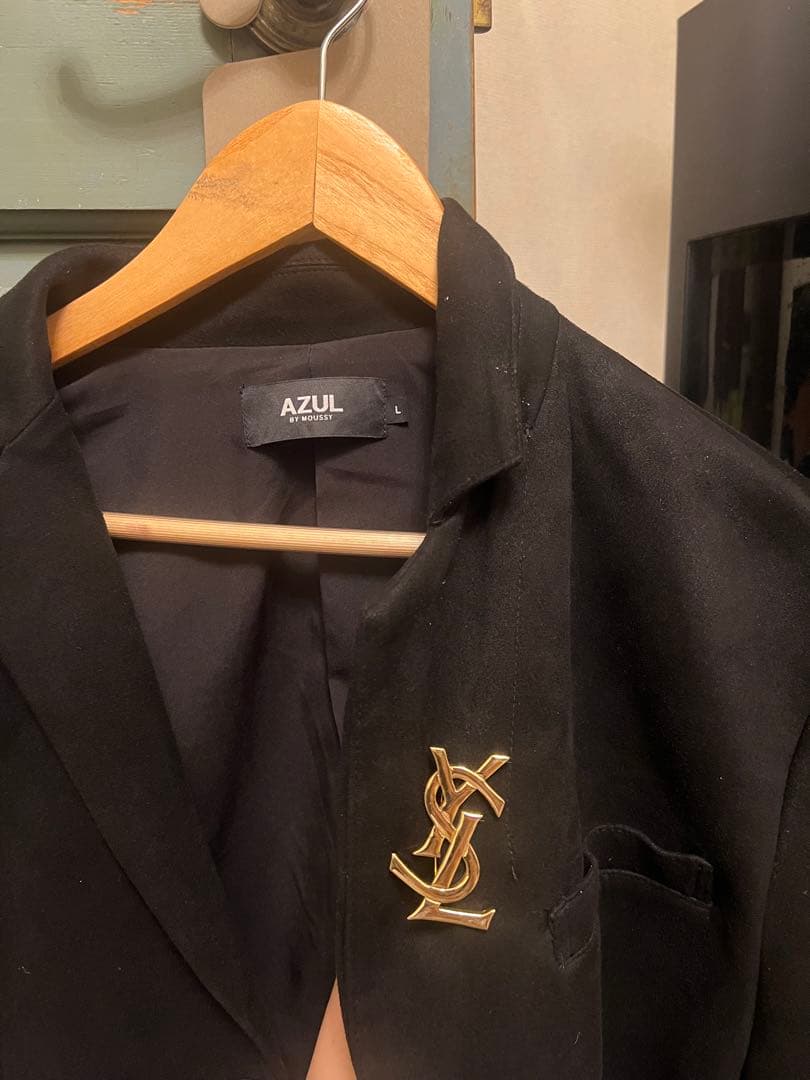 確実正規品Yves Saint Laurent イヴサンローラン ブローチ