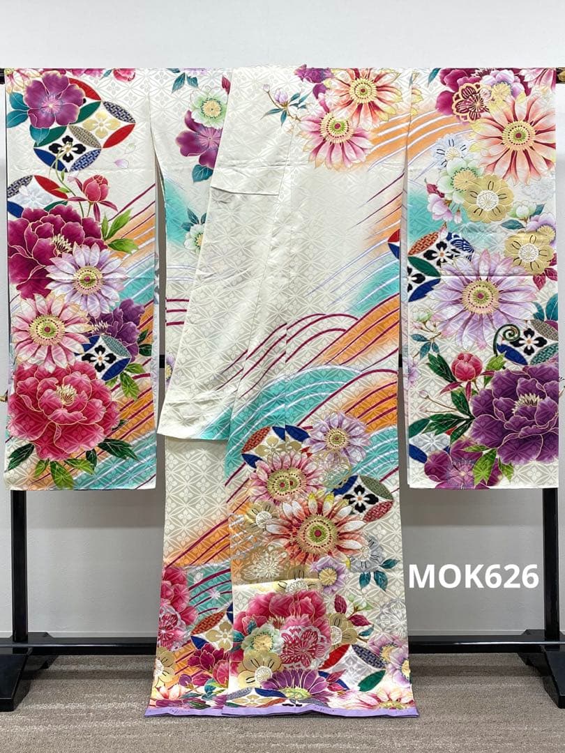 振袖 仮絵羽 ラメ刺繍 金彩 銀彩 紋意匠 個性的 正絹 未仕立て品 八掛付き